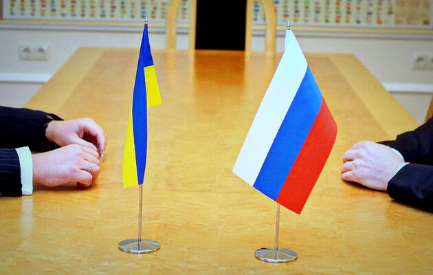 Примус України до переговорів з РФ є свідомою допомогою Москві – експерти