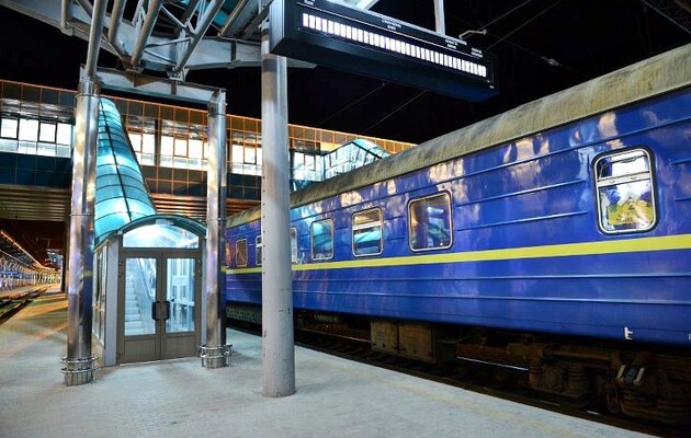 Через нічну атаку по Україні запізнюються понад 15 потягів