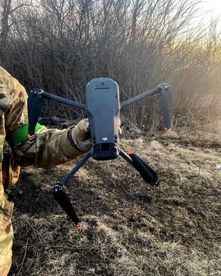 Прикордонники на Луганщині захопили ворожий дрон-розвідник 