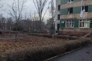 Войска РФ массово обстреляли Донецкую область: повреждены дома, школа и предприятие