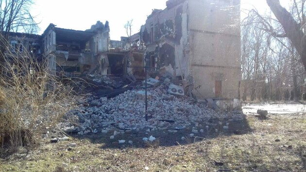 Оккупанты нанесли ракетный удар по школе в Авдеевке: есть погибшие