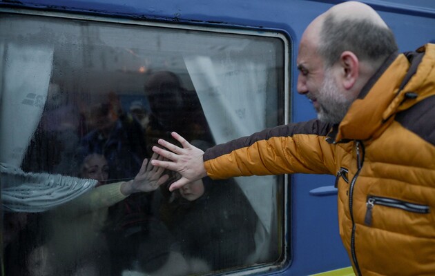 Без стресу та паніки: як поводитися батькам при евакуації дітей