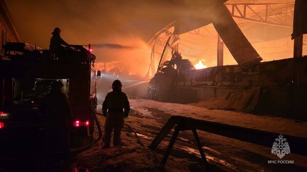 У Росії згоріли ще два великі склади - в окупованому Сімферополі та на Уралі
