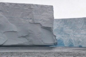 Ученые показали на видео гигантский айсберг, который откололся от Антарктиды