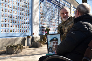 У Києві вшанували пам'ять полеглих у війні з Росією добровольців: фоторепортаж