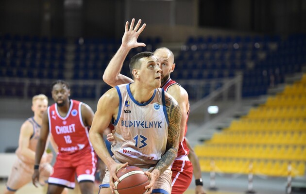 "Будівельник" завершив боротьбу на турнірі