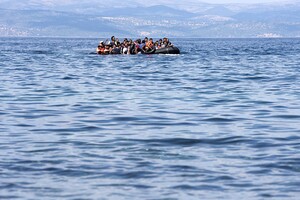 Число жертв аварии лодки с мигрантами у берегов Италии возросло до 80 – видео с места инцидента