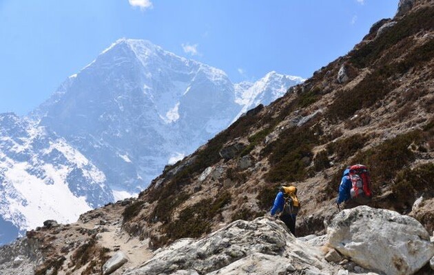 Туристы оставляют на Эвересте микробов