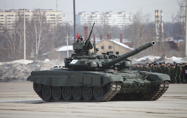 Оккупанты потеряли в Украине по меньшей мере 15 боевых танков Т-90М