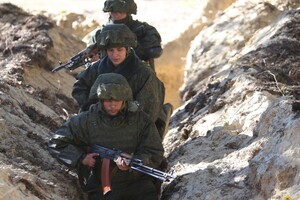 Росія може перекинути в Білорусь нові групи військових — 