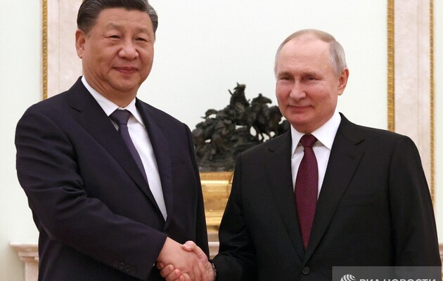 WP: Сі Цзіньпін їздив в Москву, щоб врятувати Путіна від поразки у війні з Україною