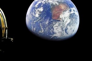 SpaceX показала видео с Землей из космоса