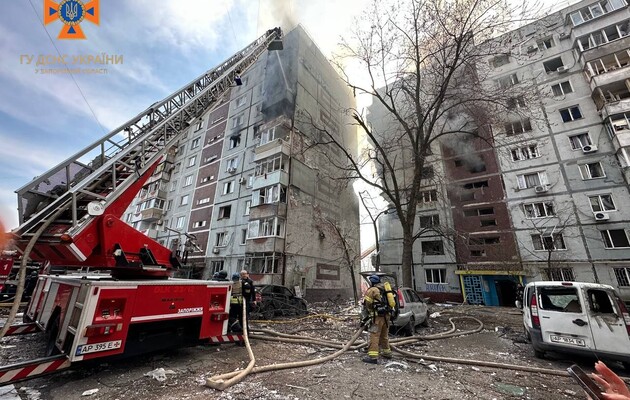Обстріл багатоповерхових будинків у Запоріжжі: зросла кількість постраждалих