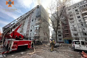 Обстріл багатоповерхових будинків у Запоріжжі: зросла кількість постраждалих