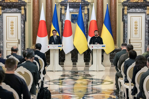 Поворотный момент: зачем премьер Японии приезжал в Украину