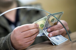 Яким буде курс долара в Україні в квітні — прогноз експерта