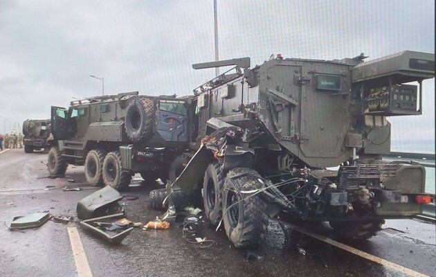 Не доехали до фронта: российские террористы попали на бронеавто в ДТП на Крымском мосту