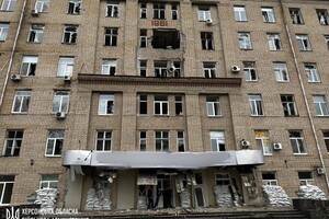Війська РФ із мінометів обстріляли лікарню в Херсоні: є пошкодження