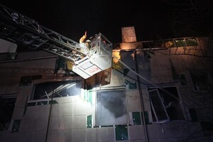 Нічний обстріл Києва: У пошкодженій будівлі обвалилася конструкція площею 200 кв. м