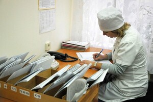 У Мінфіні показали, які зарплати отримують медики в Україні