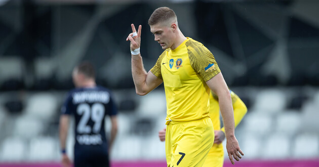 Довбик забил три гола