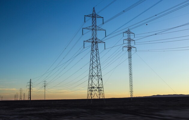 Україна зупинила імпорт електроенергії
