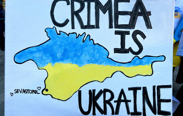 В Севастополе задержали женщину за проукраинские надписи на заборе