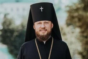 Побиття священниками військового у Хмельницькому: УПЦ МП звільнила митрополита Антонія, який передав громаді ключі від храму