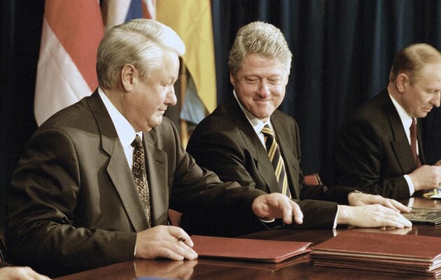 Жалею, что заставил Украину отказаться от ядерного оружия — Билл Клинтон