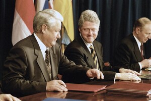 Жалею, что заставил Украину отказаться от ядерного оружия — Билл Клинтон
