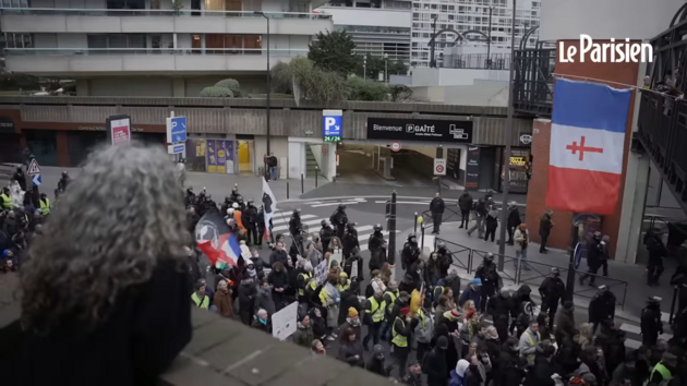 После миллионных протестов во Франции впервые встретились правительство и профсоюзы