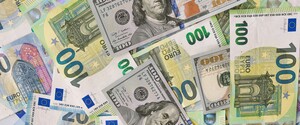 Курс валют: стоит ли покупать доллары и какую цену прогнозируют эксперты до конца года