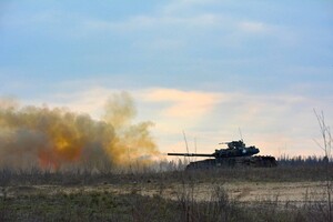 Українські захисники показали роботу танкістів на сході