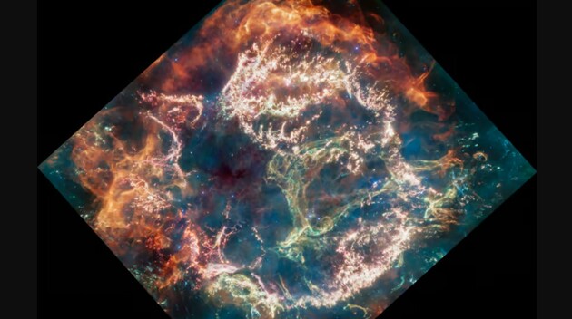 Телескоп «Джеймс Уэбб» сделал снимок космического «зеленого монстра»