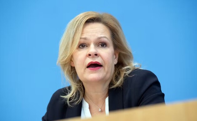 Фезер поддерживает позицию Украины