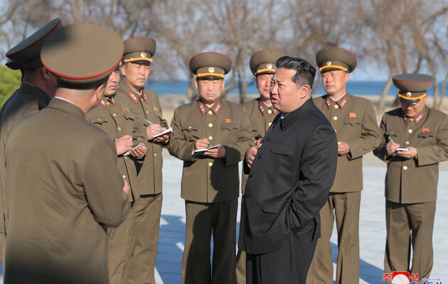 Ким Чен Ын призвал к более «практичному, наступательному» сдерживанию войны