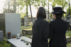 Великодні свята: чи можна українцям відвідувати кладовища