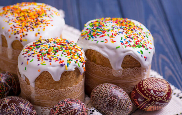 В Великую субботу верующие заканчивают приготовления к Пасхе