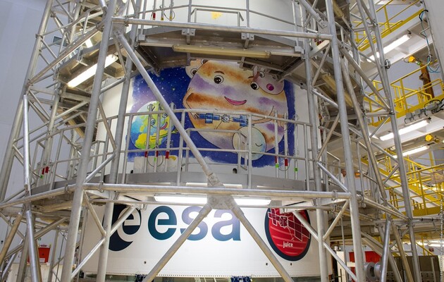 ESA запустило зонд для исследования спутников Юпитера, ракету украсил рисунок маленькой украинки