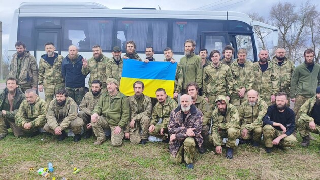 Великодній обмін: Україна повернула додому 130 своїх захисників