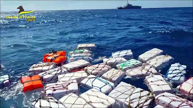 В море у Сицилии выловили рекордную партию кокаина на 400 млн евро