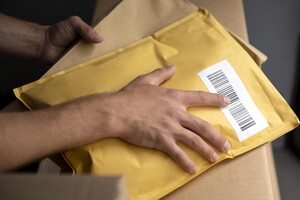 Що робити, якщо у поштомат прийшов пошкоджений товар: рекомендації Держпродспоживслужби
