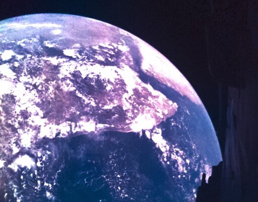 Аппарат для изучения спутников Юпитера сделал фото Земли из космоса