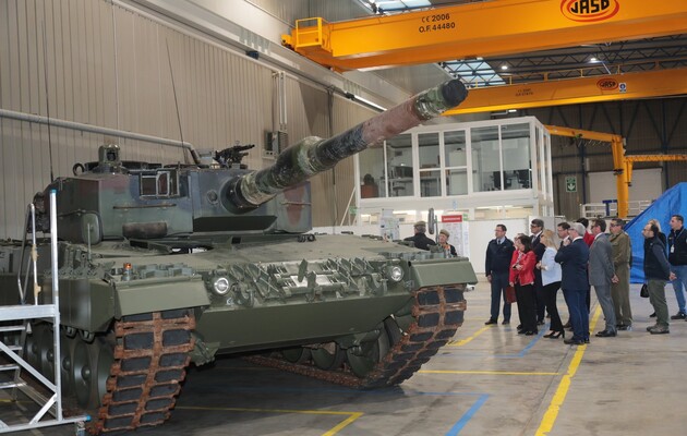 Україна отримає від Іспанії танки Leopard 2 до кінця квітня 