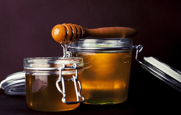 Не тільки зернові: Угорщина заборонила імпорт з України меду та м’ясних продуктів