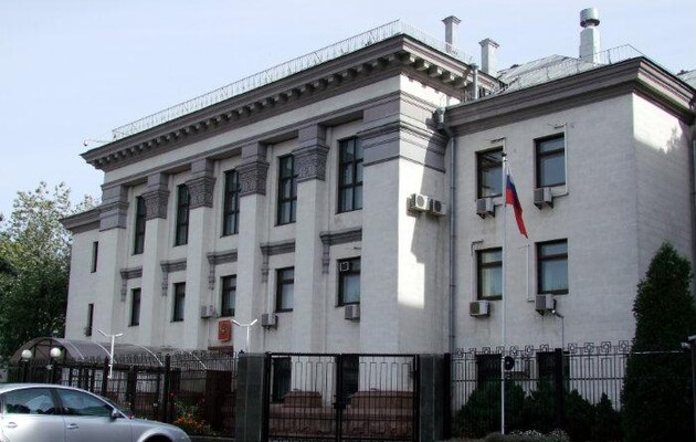 Київрада розірвала договір оренди землі з російським посольством – Кличко