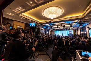 Международный саммит городов и регионов в Киеве: Зеленский призвал мир сотрудничать с громадами Украины