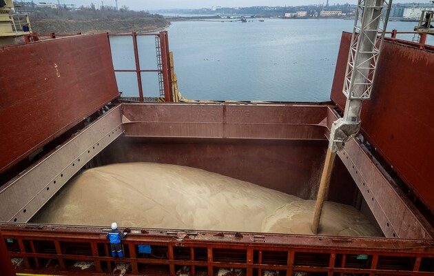 Румунія вирішила не поспішати із забороною імпорту українського зерна