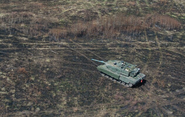 Іспанія відправила до України першу партію танків Leopard 2