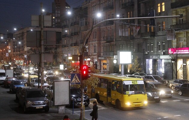 "Небезпечна" та "неекологічна" скасована маршрутка №427